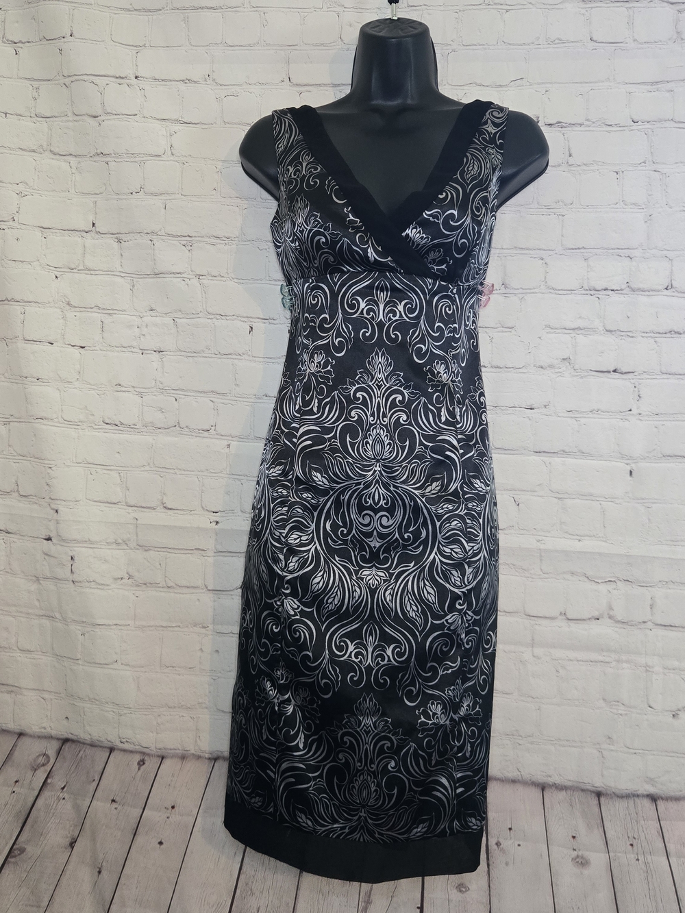Black & Silver Damask Satin Sleeveless V-Neck Patterned Midi Dress